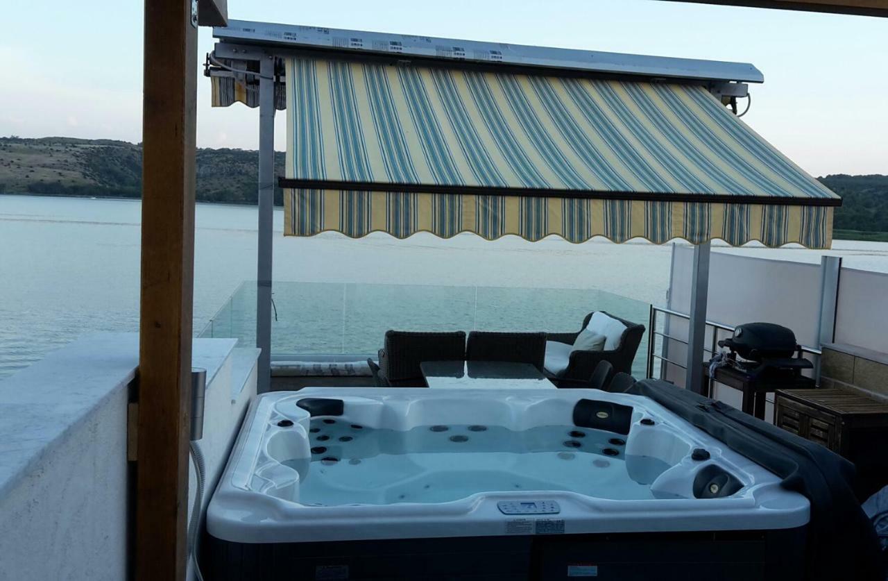 Luxury Apartment By The Sea With Private Whirlpool And Terrace 50M2 Posedarje Exteriör bild